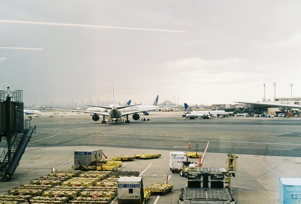 Comment découvrir les traditions artisanales des villages de montagne en Suisse : ateliers et musées ?